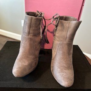 GREY RENEEZE SHOE BOOTS